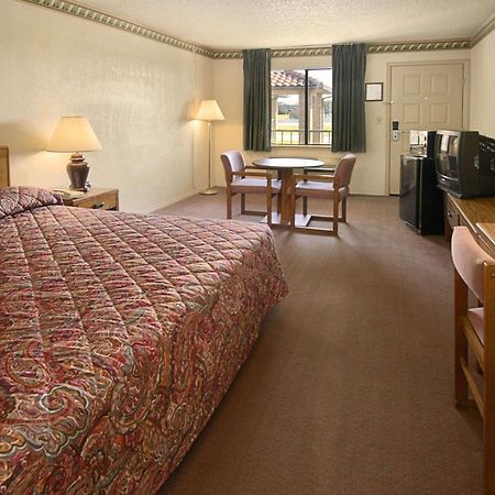 Travelodge By Wyndham Талса Екстер'єр фото